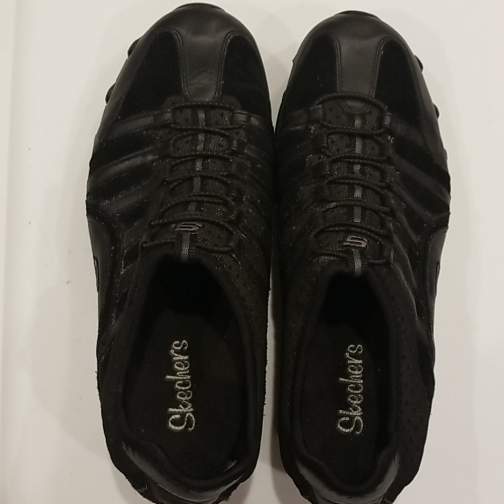 Skechers black slipon leather, moc laces size 8.5